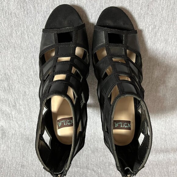 NYLA Juliet Black Back-Zip Peep-Toe Booties. Size 7 - Picture 8 of 12